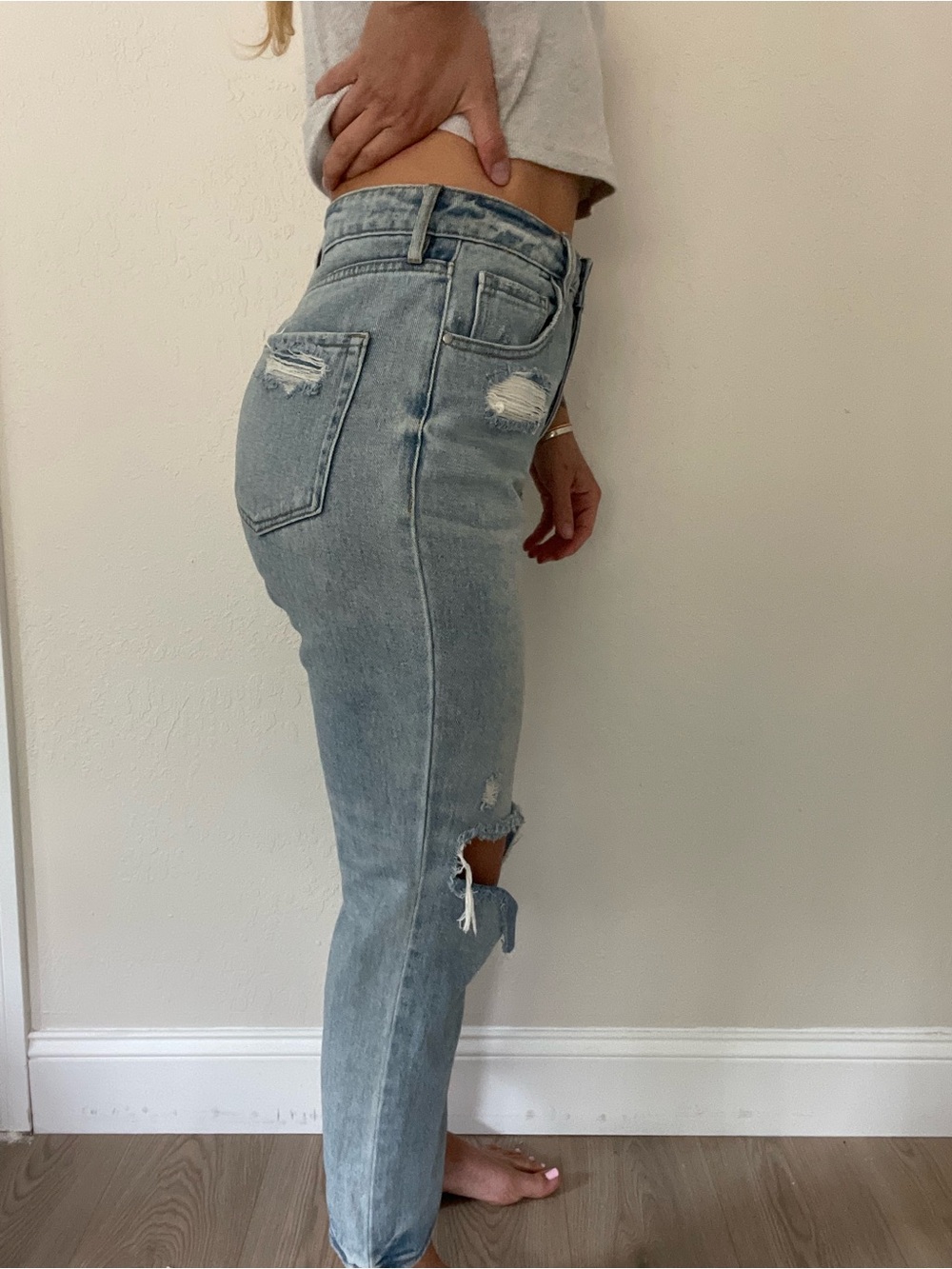 PacSun Light Blue High-Rise Distressed Knee Jeans - Picture 2 of 3
